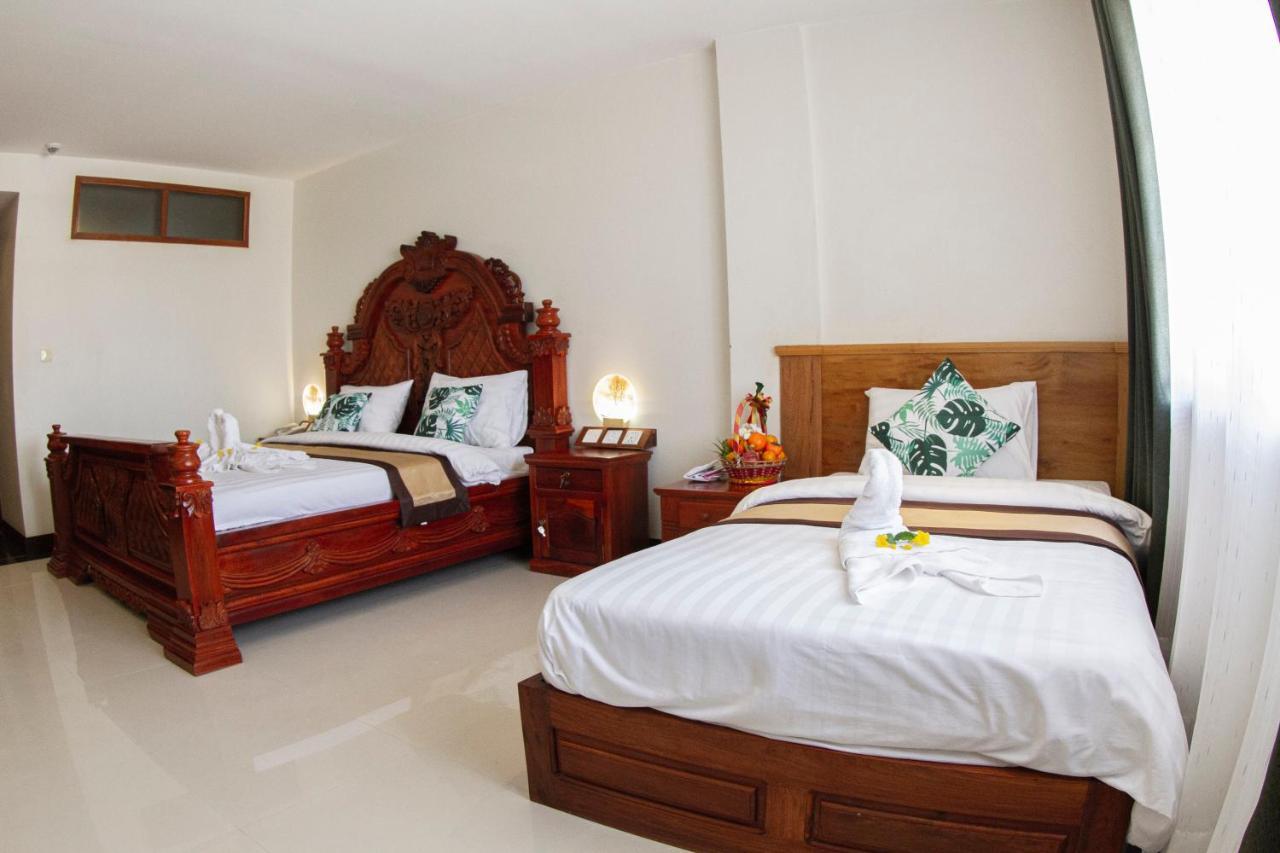 Kampong Thom Palace Hotel Exterior photo