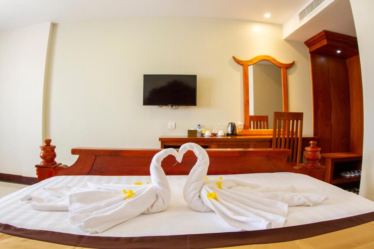 Kampong Thom Palace Hotel Exterior photo