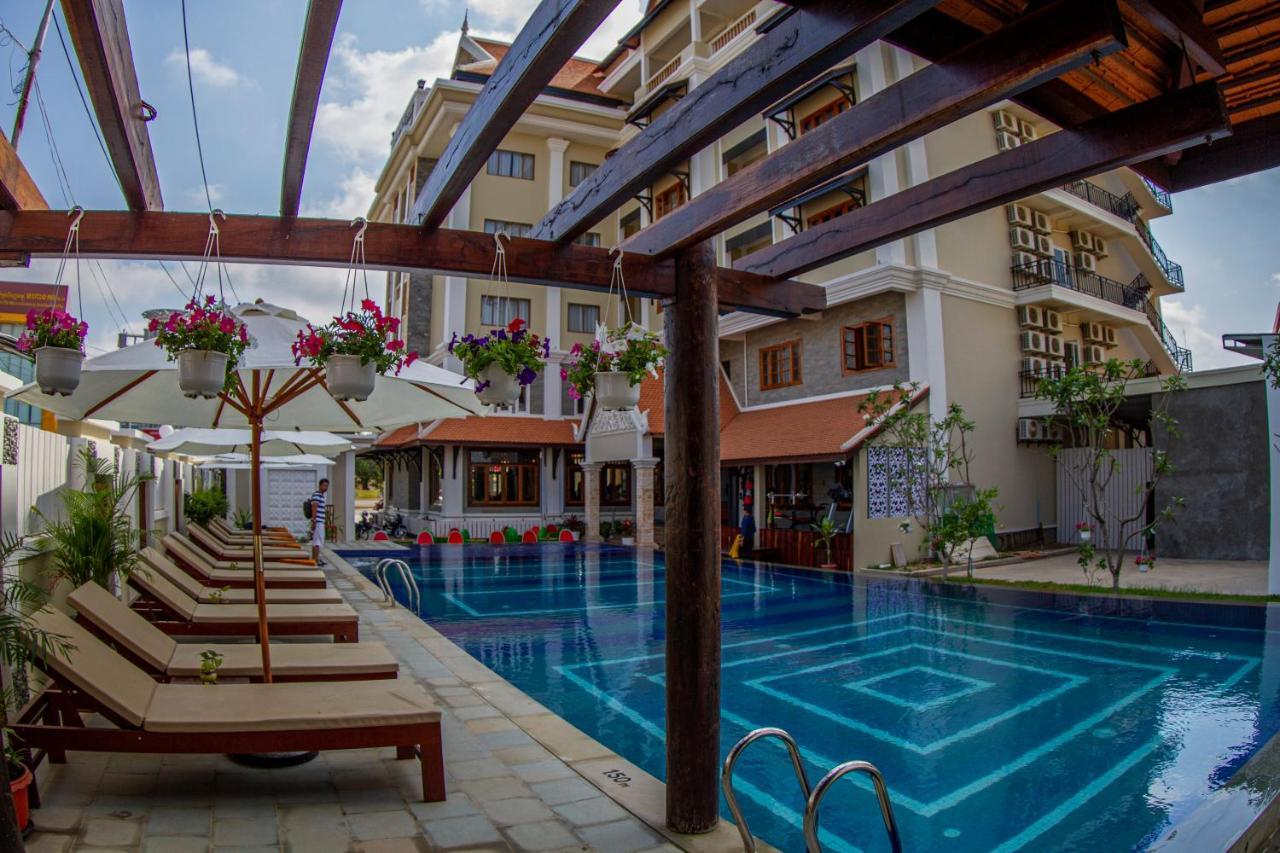 Kampong Thom Palace Hotel Exterior photo