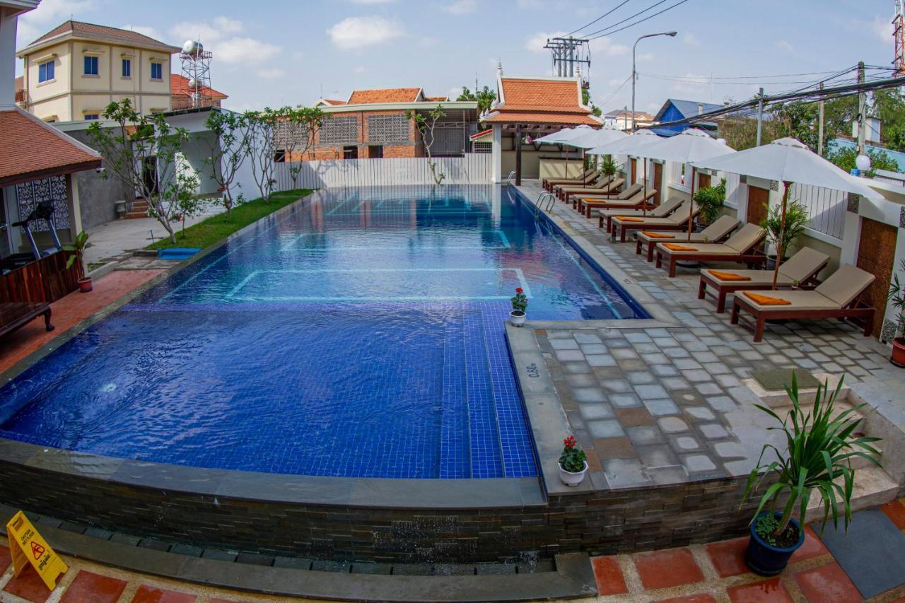Kampong Thom Palace Hotel Exterior photo