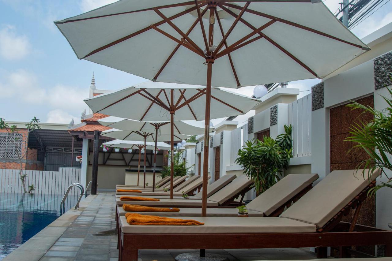 Kampong Thom Palace Hotel Exterior photo