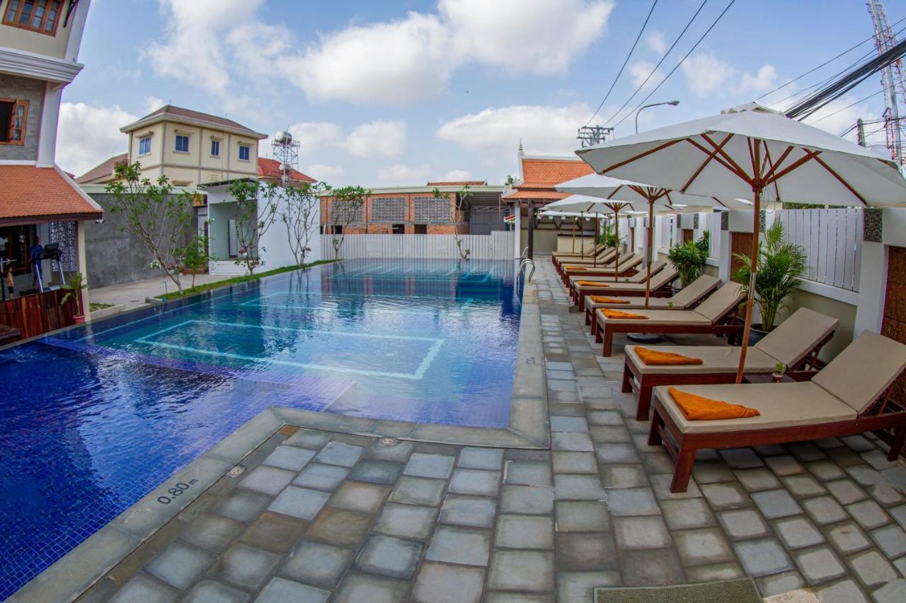 Kampong Thom Palace Hotel Exterior photo