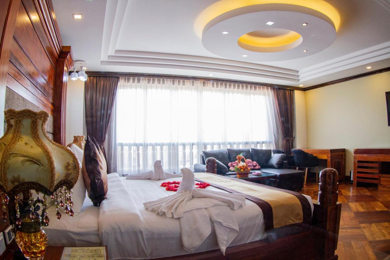 Kampong Thom Palace Hotel Exterior photo