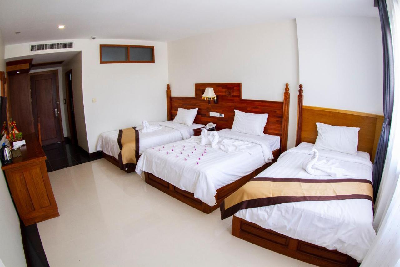 Kampong Thom Palace Hotel Exterior photo