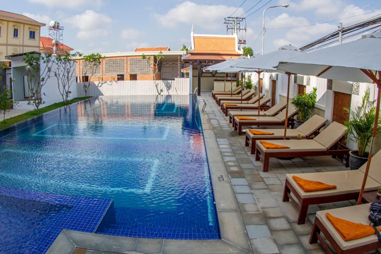 Kampong Thom Palace Hotel Exterior photo